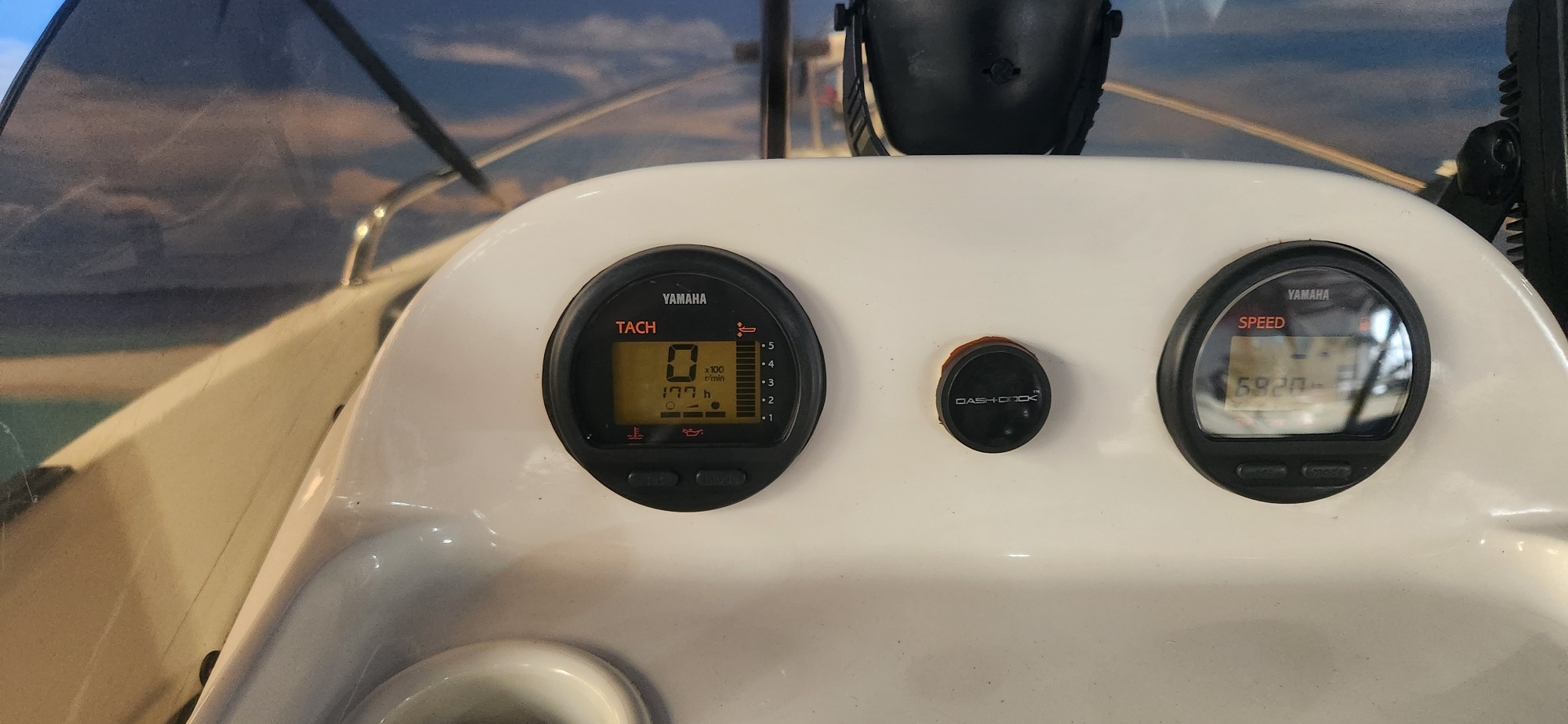 EXPLORER 510 CC ON TRAILER 115 HP YAMAHA 177 HOUR