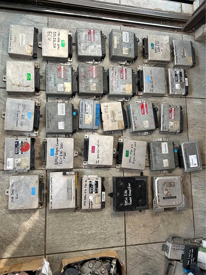 1981-99 BMW Ecu Boxes Available @Circle 7 Used Parts Call or WhatsApp Carl - Private Seller