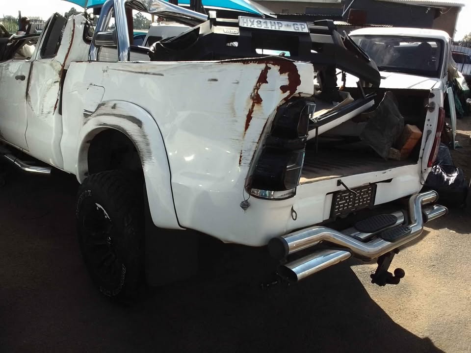 2015 Toyota Hilux D4D bakkie stripping for parts engine still running good - Private Seller