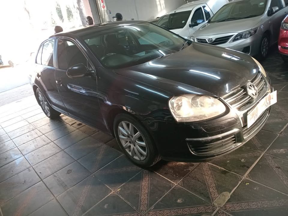 2010 Vw jetta 6 1.6 Petrol,Manual  Black color 110.000km