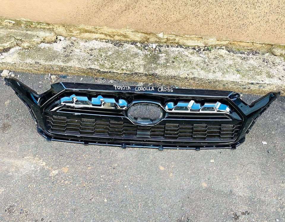Toyota Corolla Cross grill - Private Seller