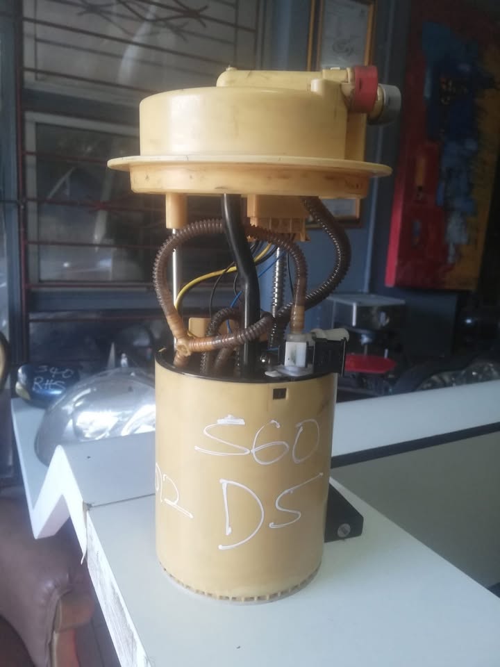 VOLVO S60 D5 2012 FUEL PUMP FOR SALE
