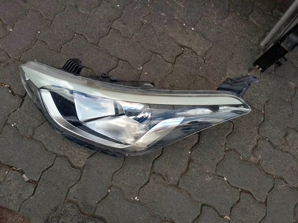 Hyundai i20 headlight - Private Seller Hyundai i20 headlight - Private Seller