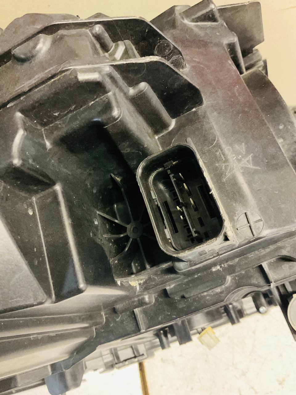BMW G30 /G31 5 series left side xenon headlight - Private Seller BMW G30 /G31 5 series left side xenon headlight - Private Seller