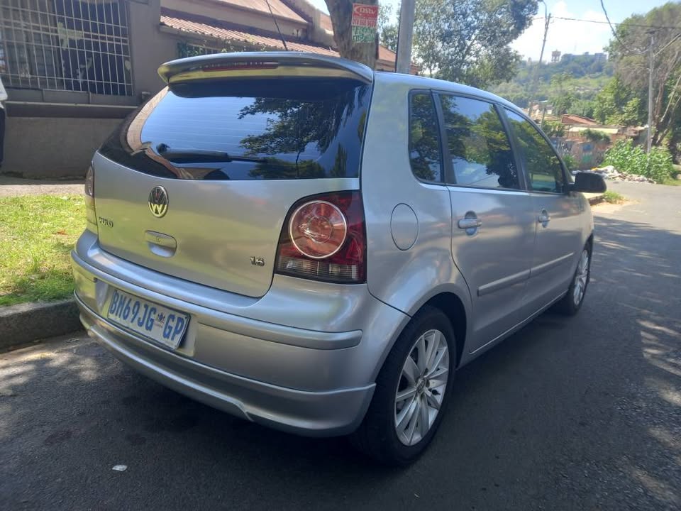 VW Polo Bujwa 1.6 Petrol, Model 2006. Manual, Silver Color, Mileage