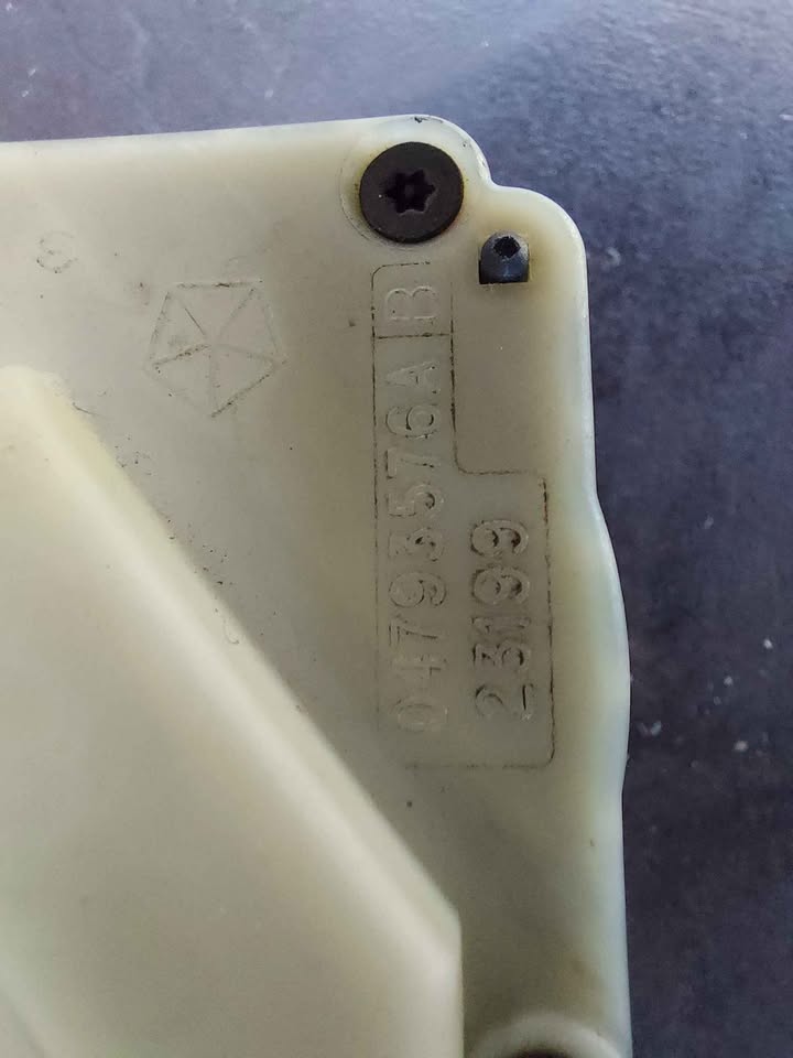 Used Jeep Cherokee KJ Ignition Switch P/N 04793576A