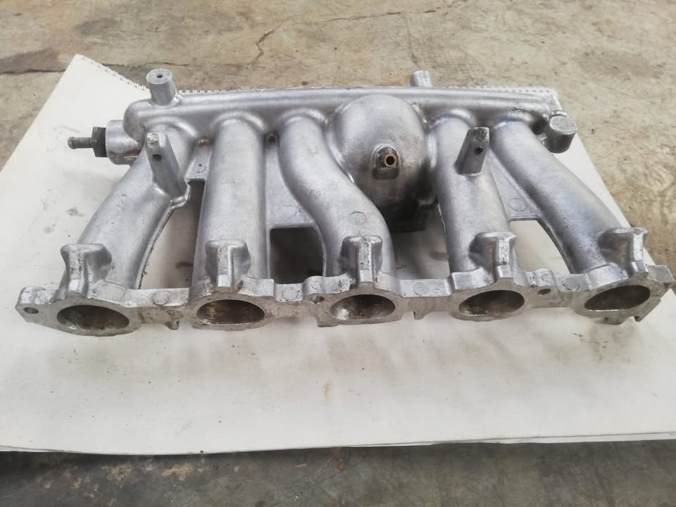 VOLVO S60 2.4 2004 EXHAUST INTAKE MANIFOLD - Private Seller VOLVO S60 2.4 2004 EXHAUST INTAKE MANIFOLD - Private Seller