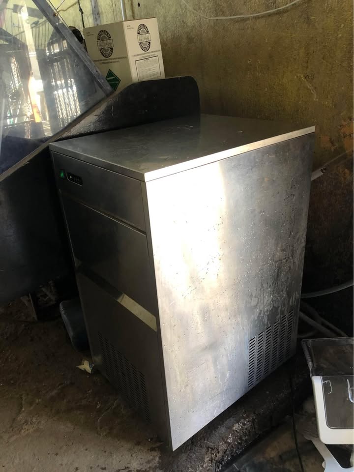 Snow master SM-60 gourmet ice machine | Junk Mail Marketplace