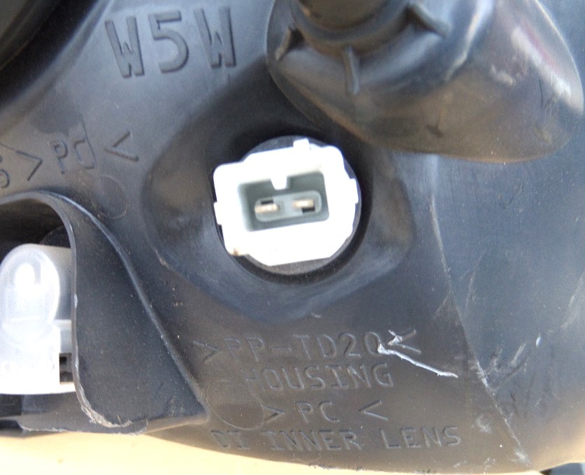 Toyota Aygo left side standard headlight - Private Seller Toyota Aygo left side standard headlight - Private Seller
