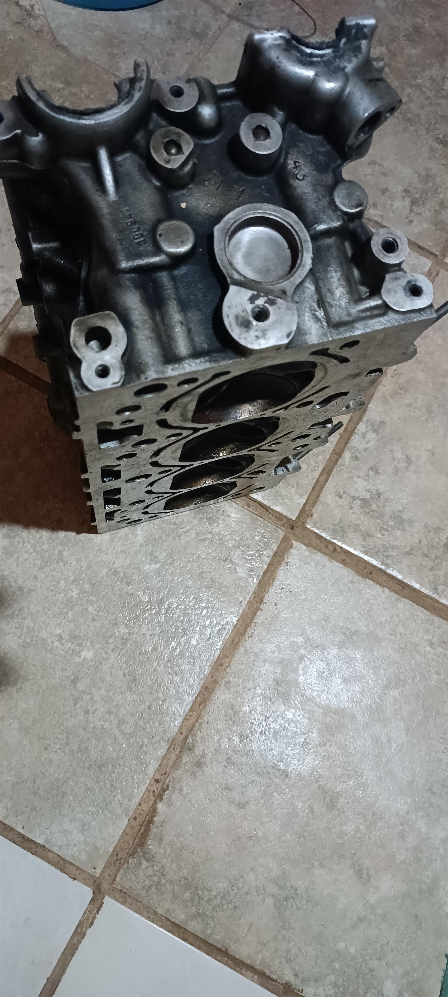Cylinder head suitable for VW Golf 5 FSI and Audi A4 B7 FSI - Private Seller Cylinder head suitable for VW Golf 5 FSI and Audi A4 B7 FSI - Private Seller