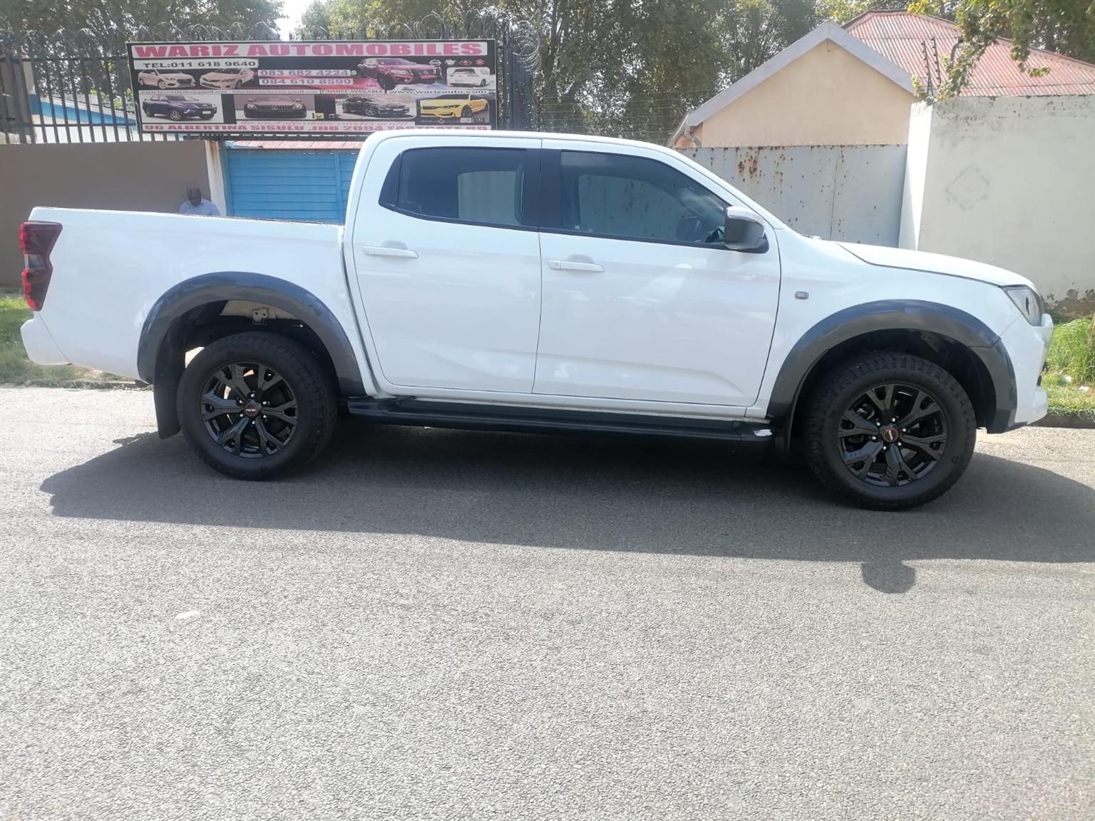Used 2024 Isuzu D-Max 300 3.0TD double cab 4x4 LX Arctic Trucks AT 35 - Private Seller