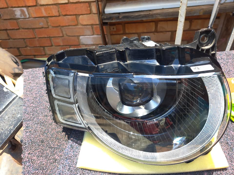 Land Rover Defender headlamp - Private Seller Land Rover Defender headlamp - Private Seller