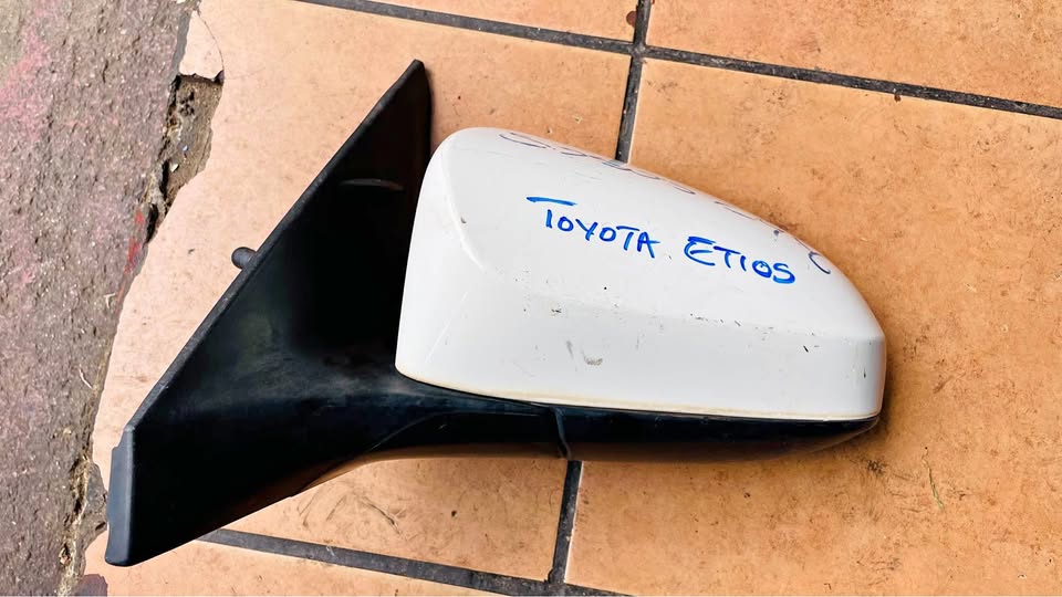 Toyota Etios side mirror - Private Seller Toyota Etios side mirror - Private Seller