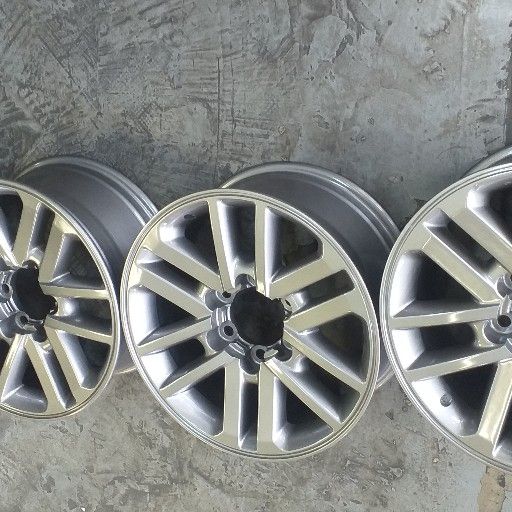 Toyota hilux/fortuna rims