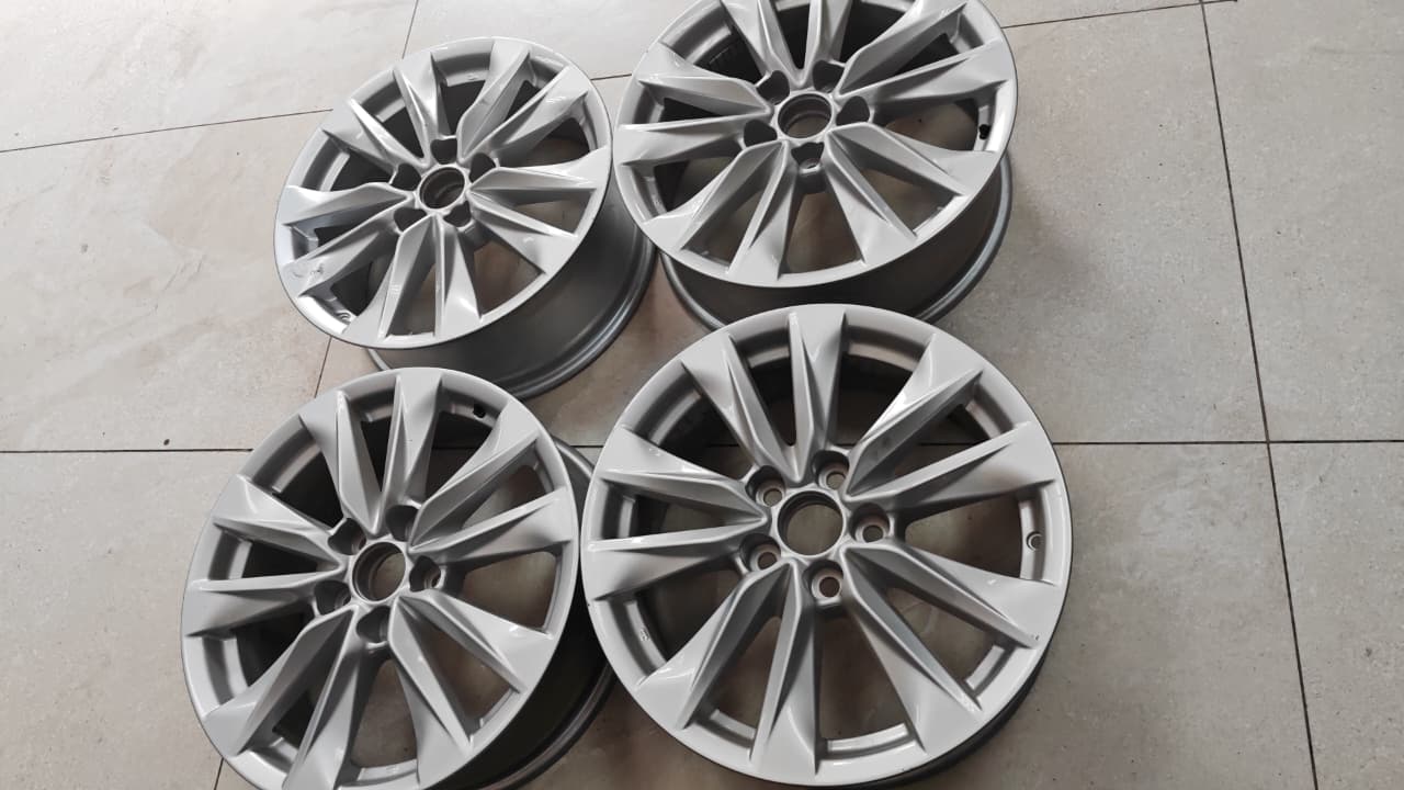 17inch Toyota Corolla Professional original mags set for - Private Seller 17inch Toyota Corolla Professional original mags set for - Private Seller