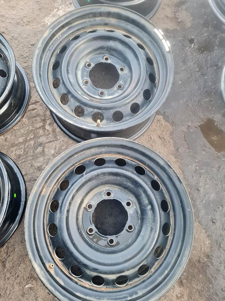 Toyota Hilux Gd6 original stardard steal rims size 17 R750 each