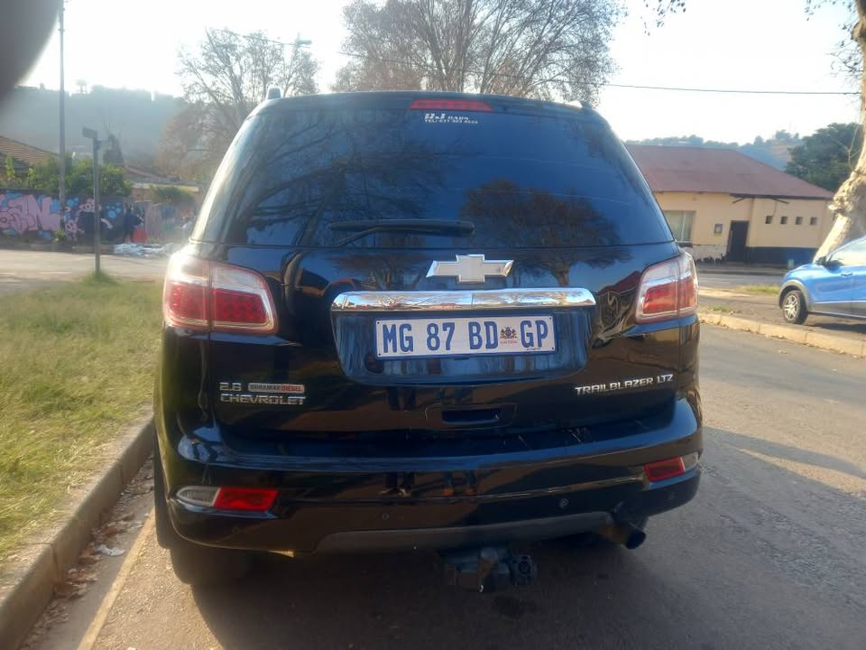 2013 Chevrolet Trailblazer  LTZ DURAMAX 2.8 DIESEL, Manual, Black,  7seater 115000kms