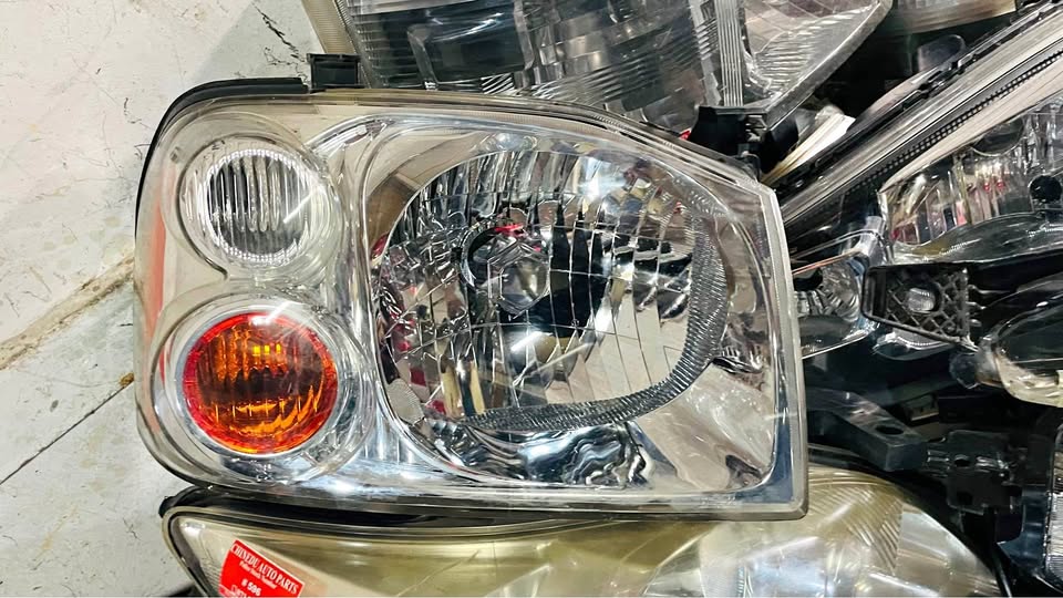 Nissan NP300 headlight - Private Seller Nissan NP300 headlight - Private Seller