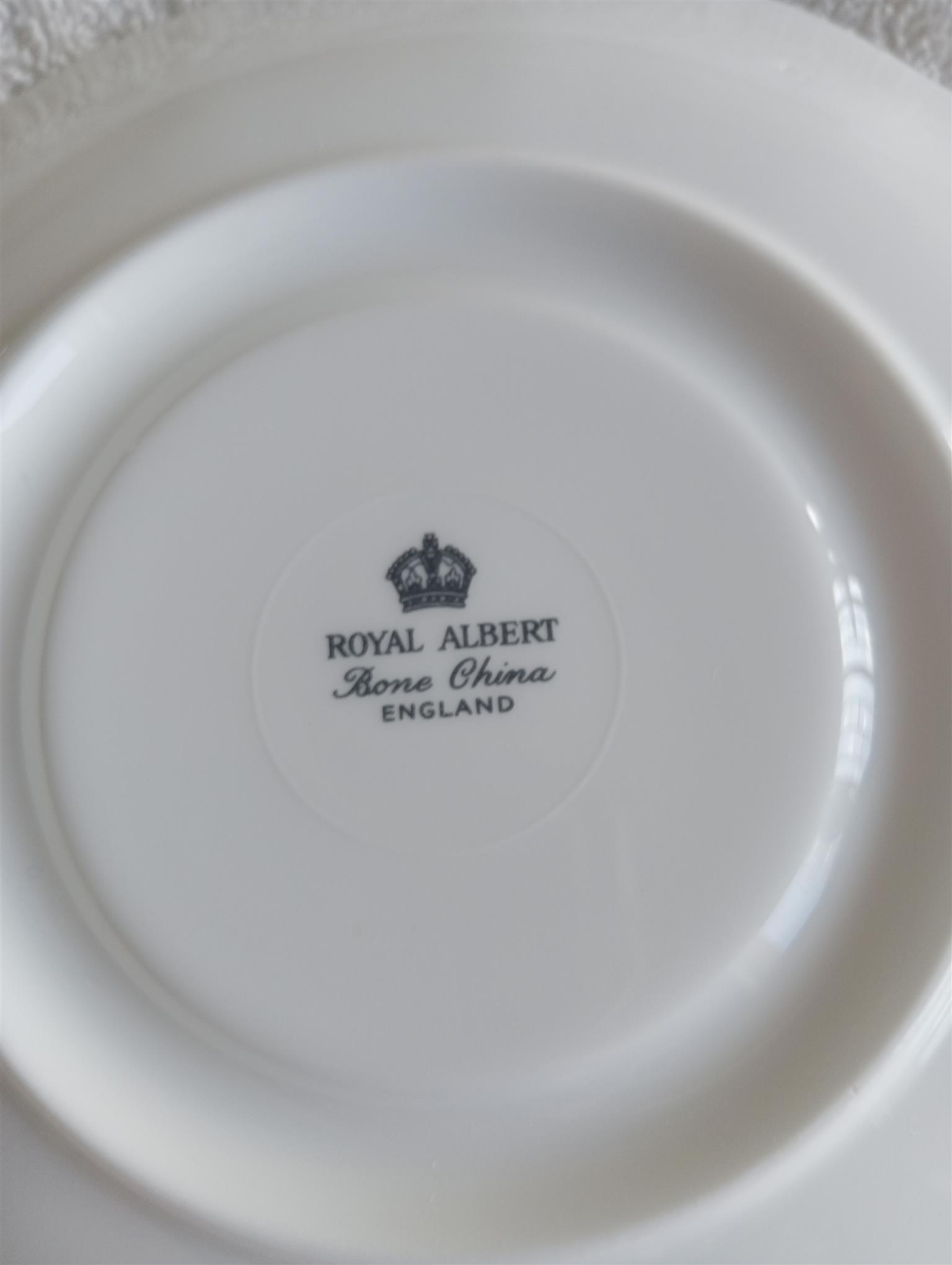 1x Royal Albert saucer