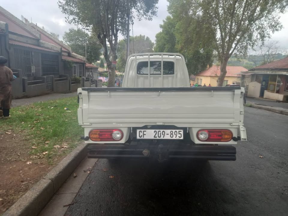 2006 HYUNDAI H100 BAKKIE DIESEL,White