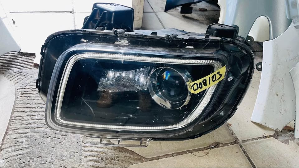 Hyundai Venue LED headlight - Private Seller Hyundai Venue LED headlight - Private Seller