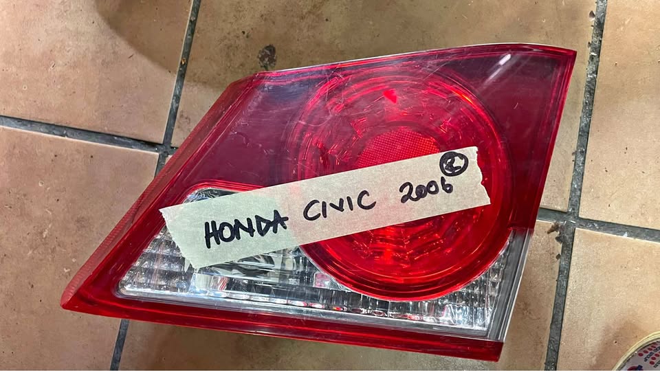Honda CIVIC taillight 2006 - Private Seller Honda CIVIC taillight 2006 - Private Seller
