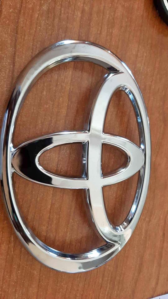 TOYOTA HILUX D4D AND VVTI FRONT GRILL BADGE. FOR VARIOUS OTHER CARS. - Private Seller TOYOTA HILUX D4D AND VVTI FRONT GRILL BADGE. FOR VARIOUS OTHER CARS. - Private Seller