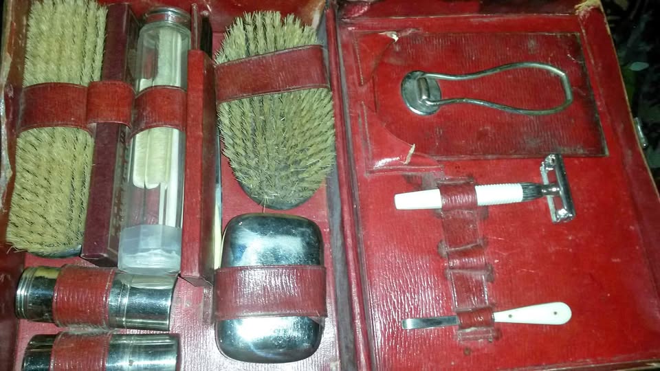 Vintage mens grooming kit