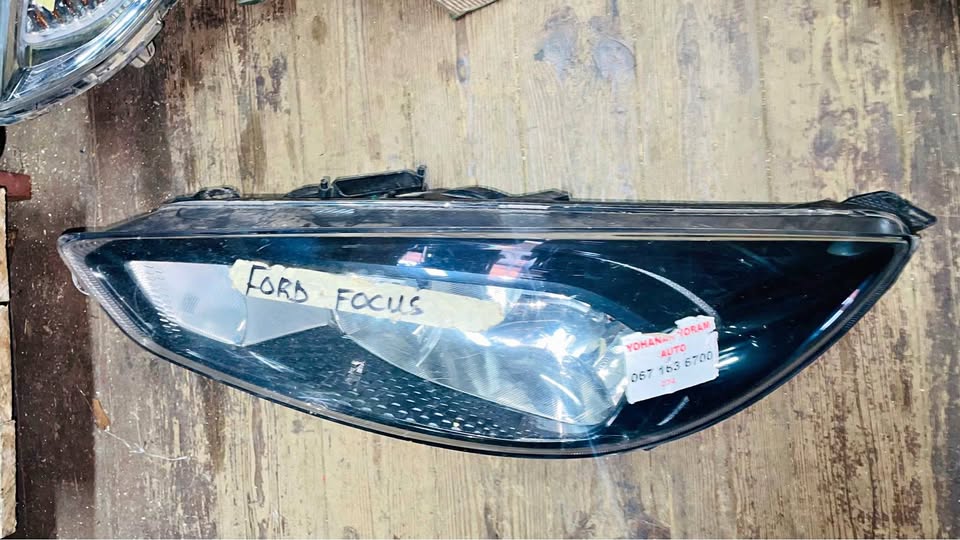 Ford Focus headlight - Private Seller Ford Focus headlight - Private Seller