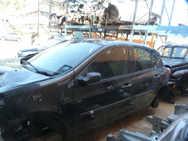 We are breaking this Renault Clio 3 Expression 5 door for spares and parts - Private Seller