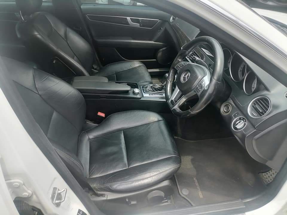 2013 Mercedes Benz C200 AMG Automatic and leather seat Sunroof