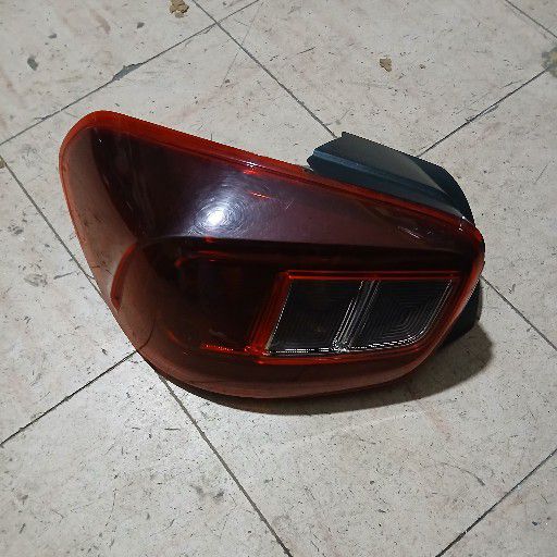 Renault kwid taillight - Private Seller Renault kwid taillight - Private Seller
