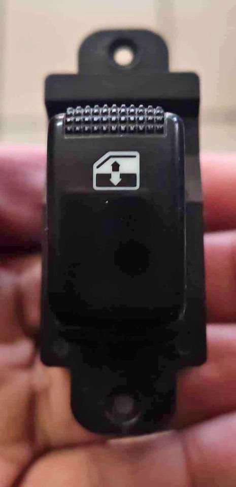 Kia Picanto 07 left hand Front Window Switch For Sale