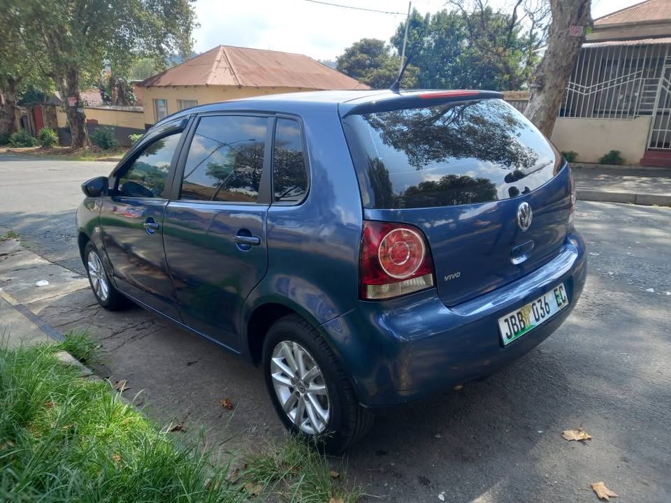 2017 VW Polo Vivo Hatchback, 1.4 Petrol, Manual, Blue, 95000kms Service book.