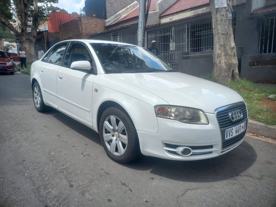 2007 Audi A4 2.0 petrol, Manual, white color, mileage 115000kms