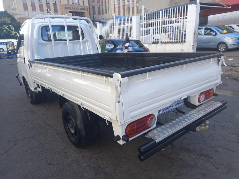 2014 HYUNDAI H100 2.6 DIESEL, MANUAL, WHITE COLOUR, MILEAGE 72000KM. Spare key