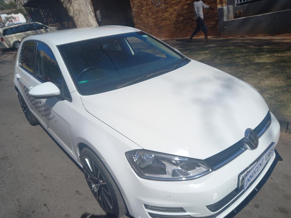 USED 2014 VW GOLF 7 TSI 1.4 PETROL, AUTOMATIC LEATHER SEATS, WHITE COLOR, MILEAGE
