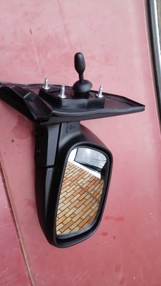 Toyota RunX Door Mirror - Private Seller Toyota RunX Door Mirror - Private Seller