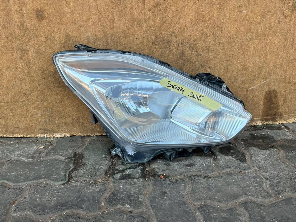 2023 Suzuki Swifts Headlight - Private Seller 2023 Suzuki Swifts Headlight - Private Seller