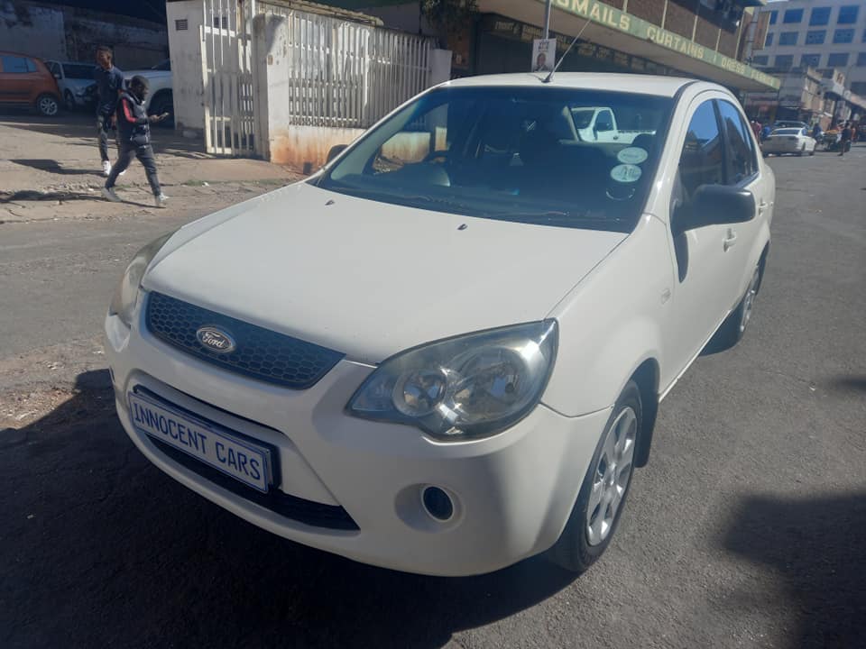 2015 FORD IKON 1.6 PETROL, MANUAL, WHITE COLOR, MILEAGE 59000KM