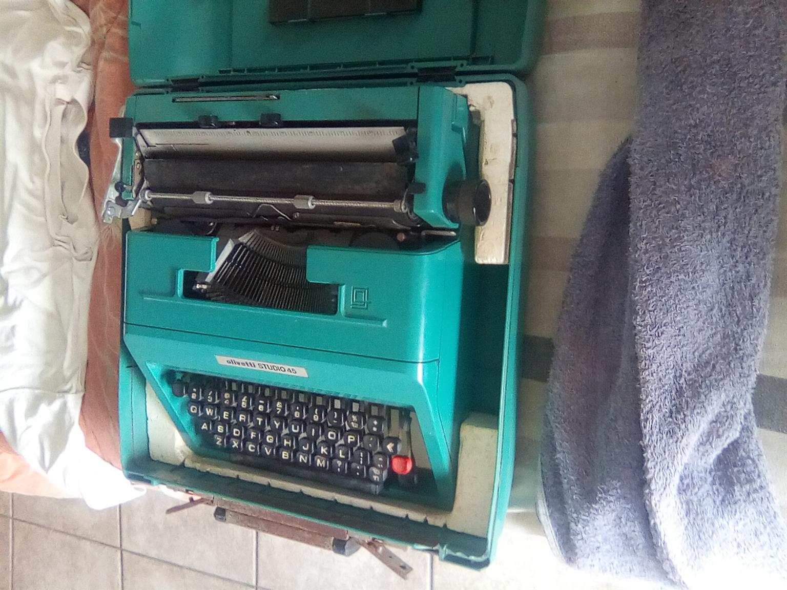 Olivetti studio 45 typewriter