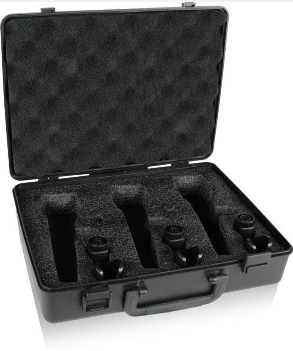 Mi I dj equipment Amp, equalizer, speakers and microphones