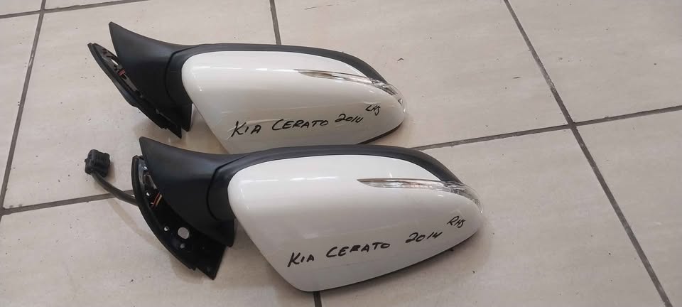 KIA CERATO RIGHT HAND SIDE MIRRORS 2014 AVAILABLE