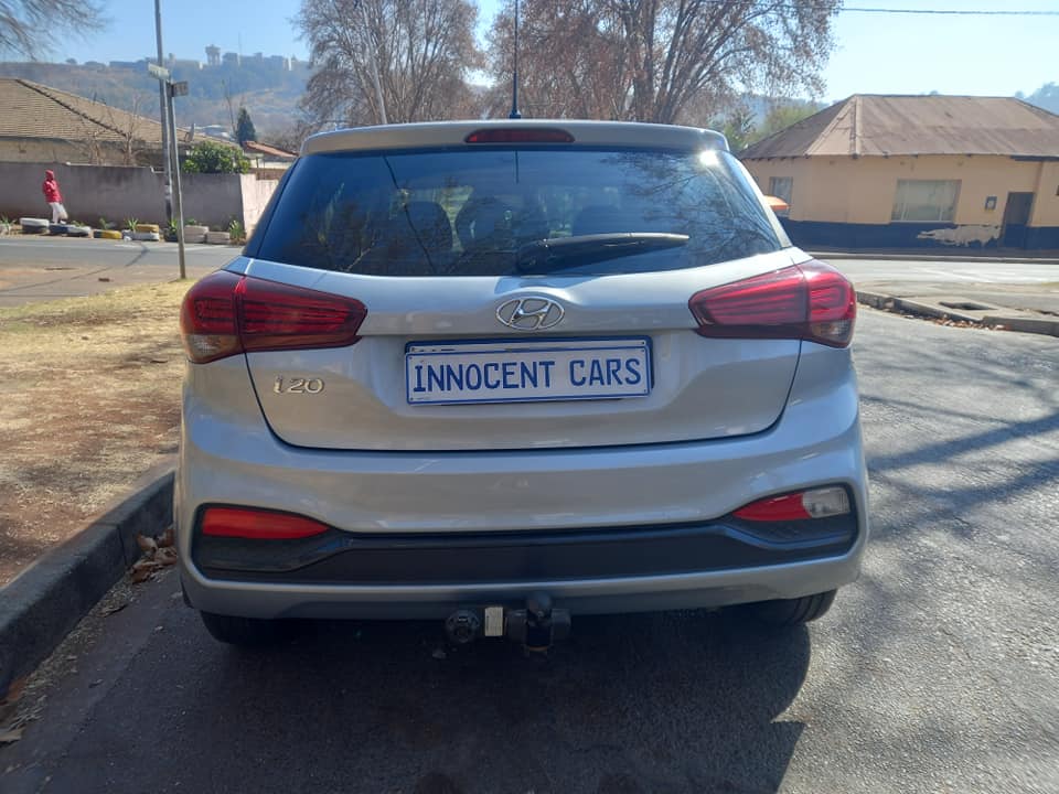2021 HYUNDAI i20 1.2 ENGINE PETROL, AUTOMATIC, SILVER COLOR, MILEAGE 71000KMS