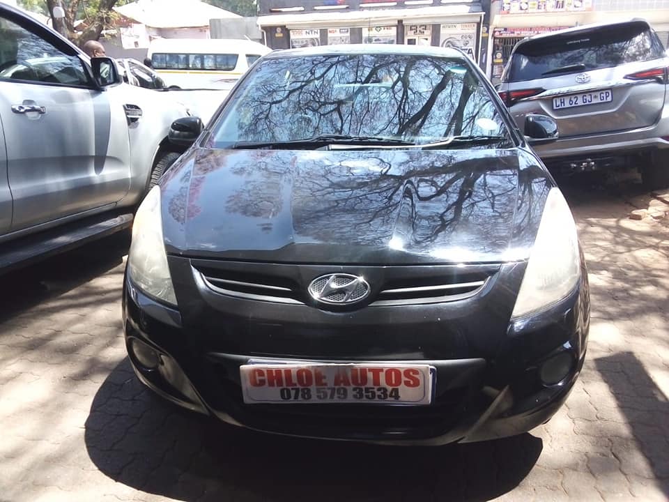 2012 HYUNDAI I20 1.6 MANUAL  BLACK COLOR 102,000KM