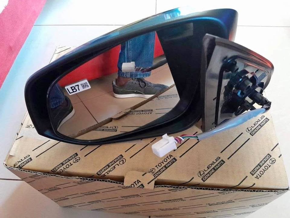 Toyota hilux Gd6 Mirror - Private Seller Toyota hilux Gd6 Mirror - Private Seller