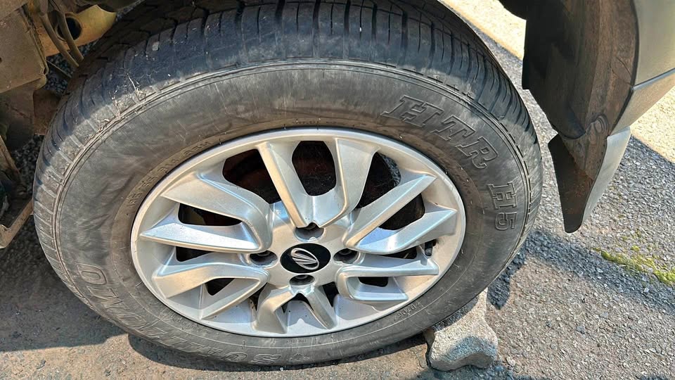 Mahindra KUV 100 Mags For Sale @Circle 7 Used Parts Call or WhatsApp - Private Seller