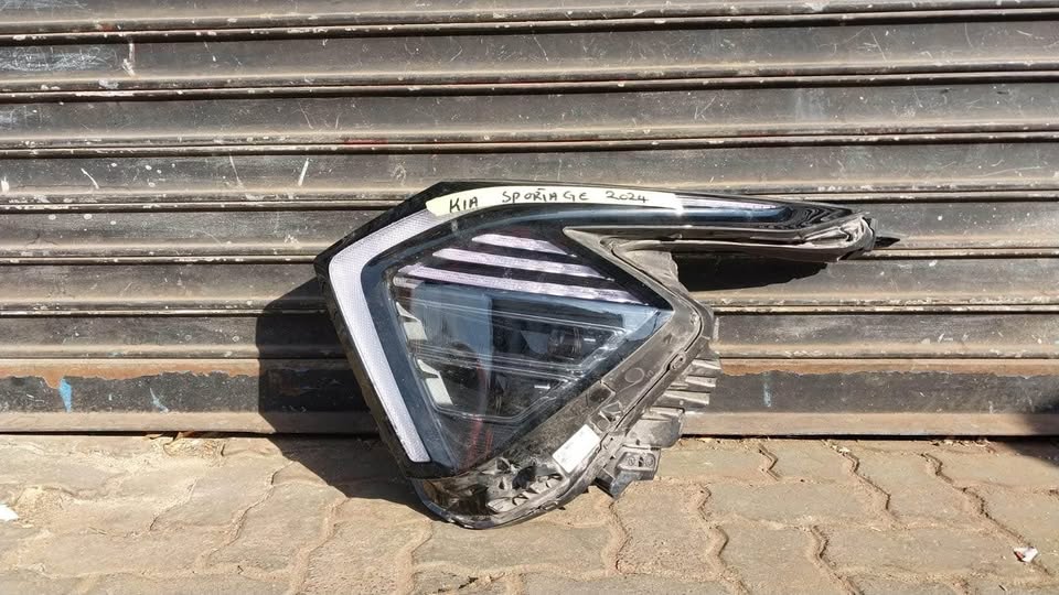 Kia Sportage headlight 2024 - Private Seller Kia Sportage headlight 2024 - Private Seller