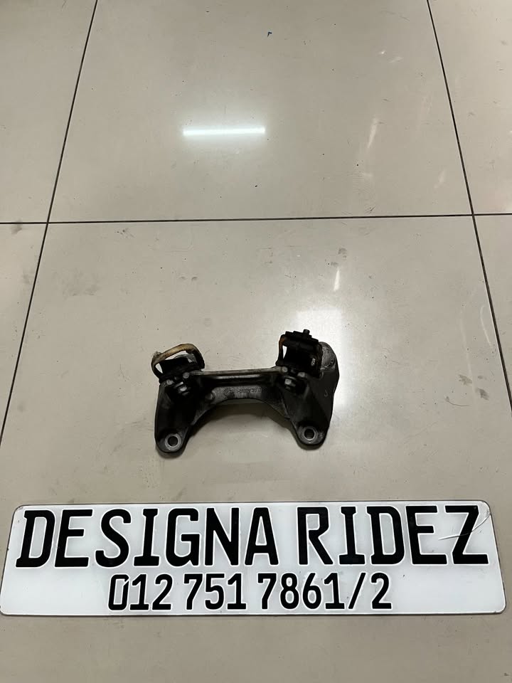 BMW F80 M3/F82 M4/F87 M2 - S55 DCT TRANSMISSION SUPPORTING BRACKET AVAILABLE. - Private Seller BMW F80 M3/F82 M4/F87 M2 - S55 DCT TRANSMISSION SUPPORTING BRACKET AVAILABLE. - Private Seller