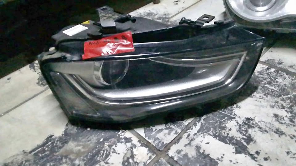 Audi A4 B8 HEADLIGHT - Private Seller Audi A4 B8 HEADLIGHT - Private Seller